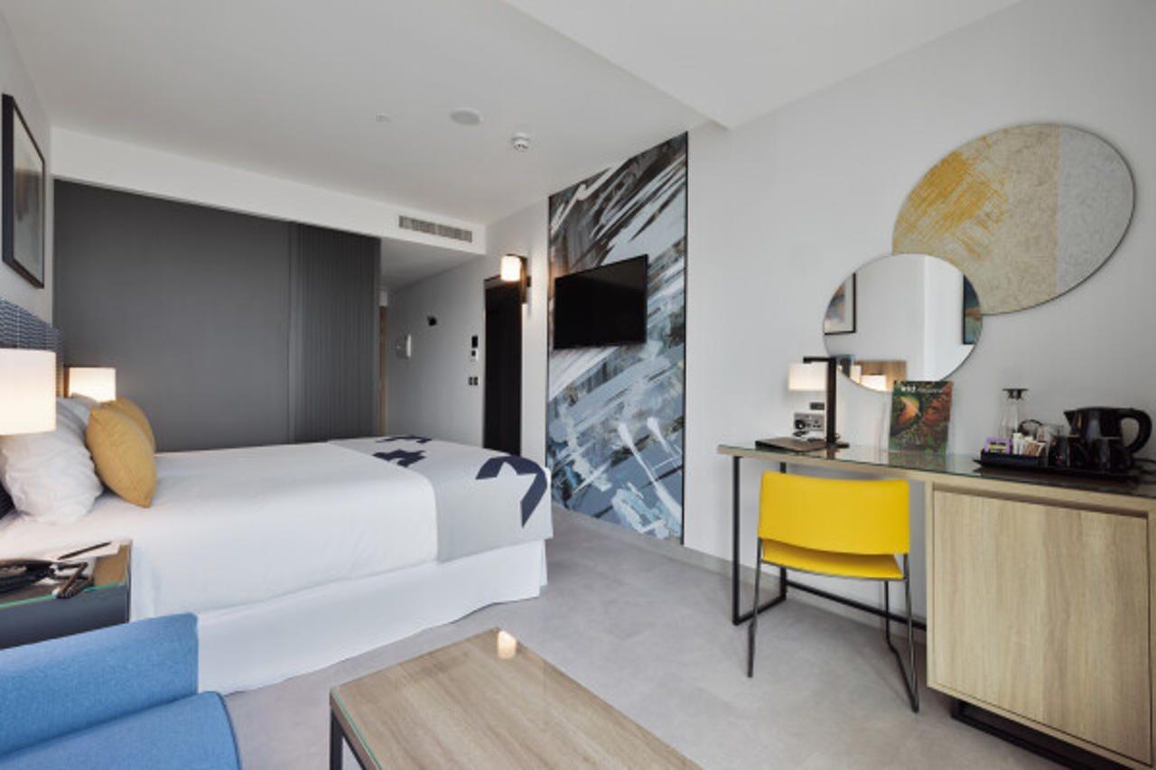 Отель Riu Plaza London Victoria Экстерьер фото