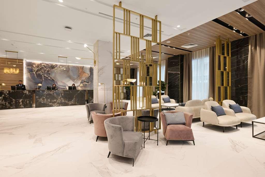 Отель Riu Plaza London Victoria Интерьер фото