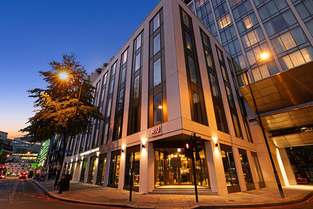 Отель Riu Plaza London Victoria Экстерьер фото