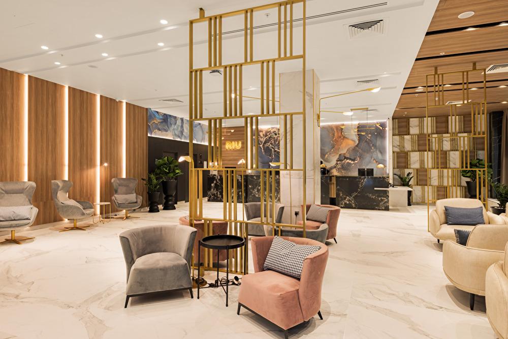 Отель Riu Plaza London Victoria Экстерьер фото