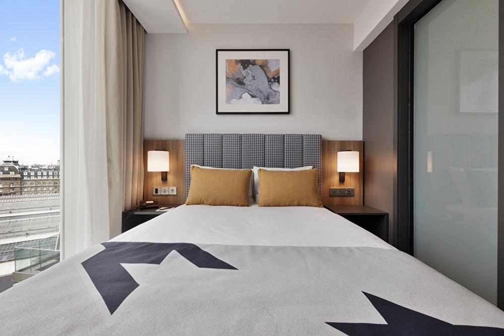 Отель Riu Plaza London Victoria Экстерьер фото